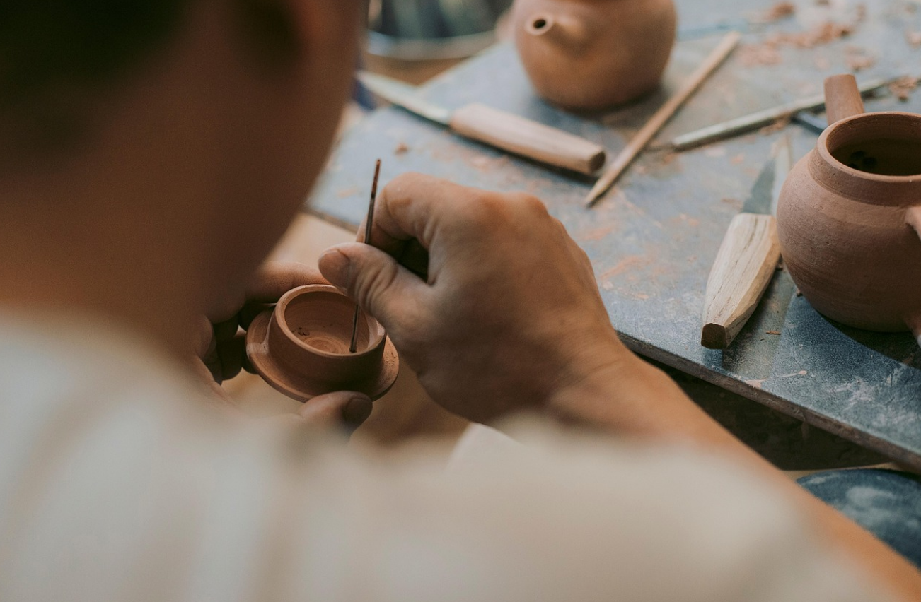 AI 대체 불가, 손기술의 힘: AI가 흉내도 못내는 수작업 직업 5가지 - 리포트