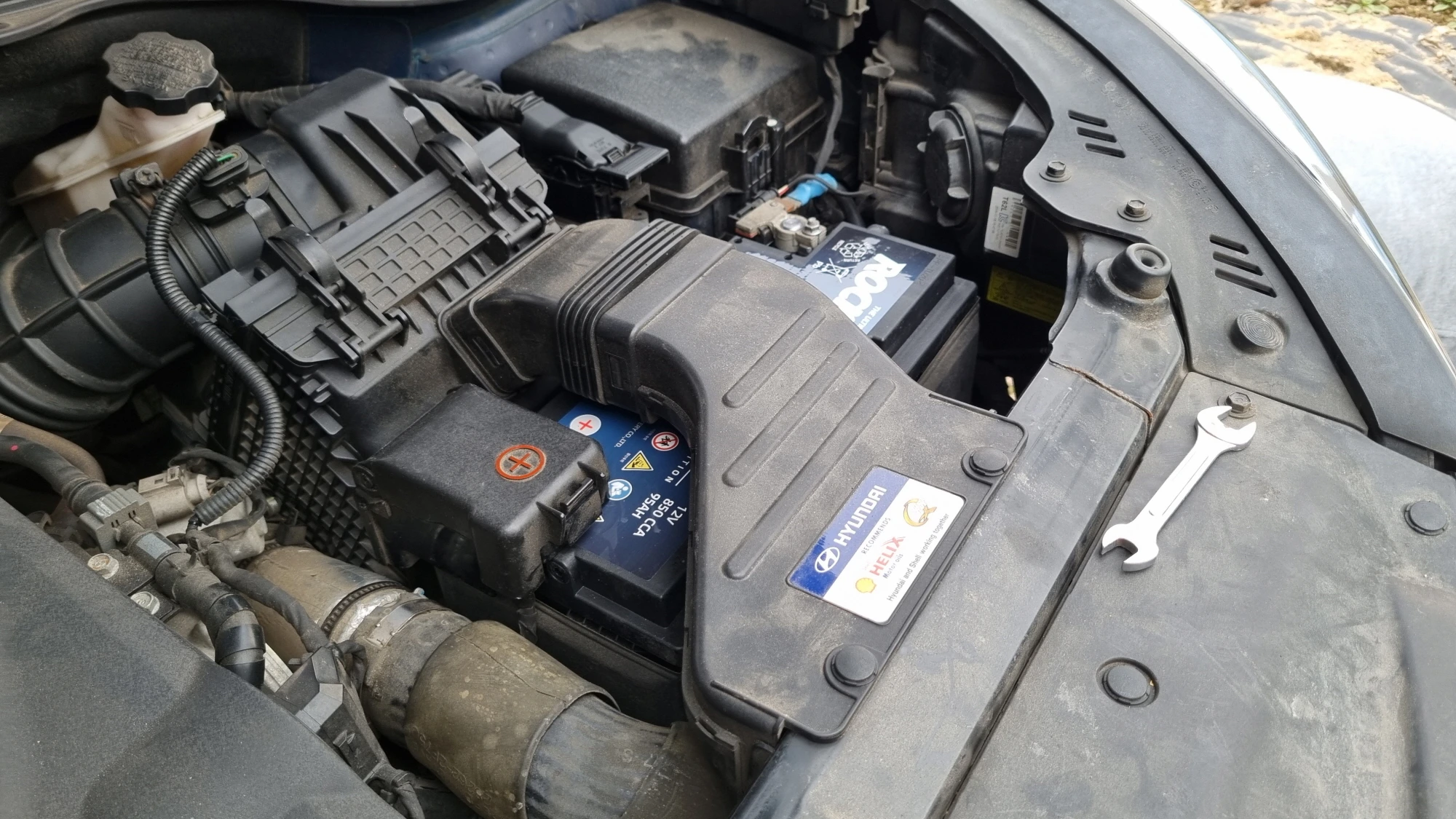 싼타페 자동차 배터리 교체 완료 모습