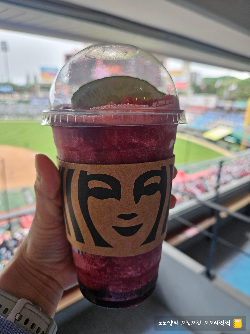 SSG랜더스필드 스타벅스 레드 파워 스매셔 한정 음료