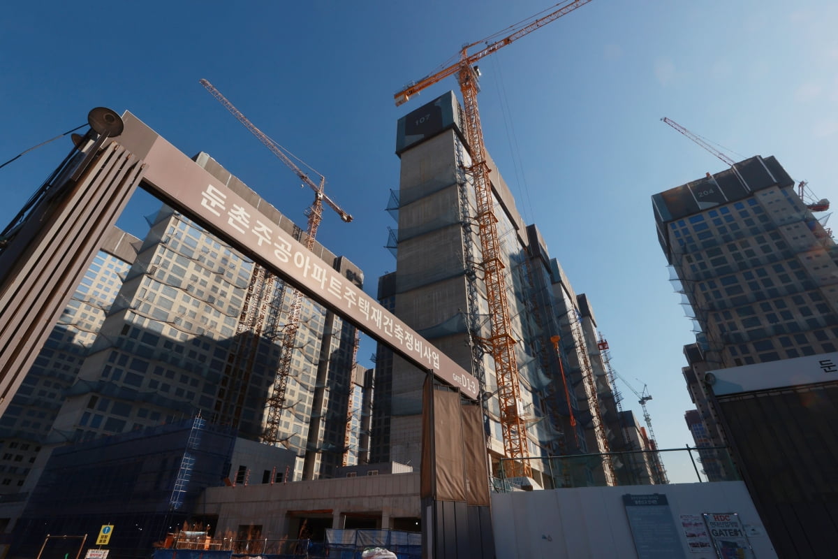 둔촌주공 재건축 공사 현장.
