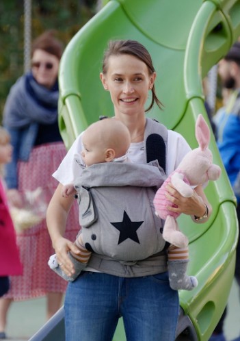 아기띠 착용 이미지