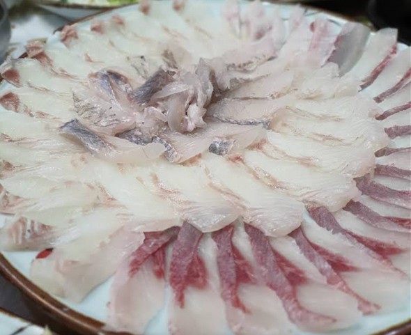 가장 많이 언급되는 메뉴는 역시 자연산 회