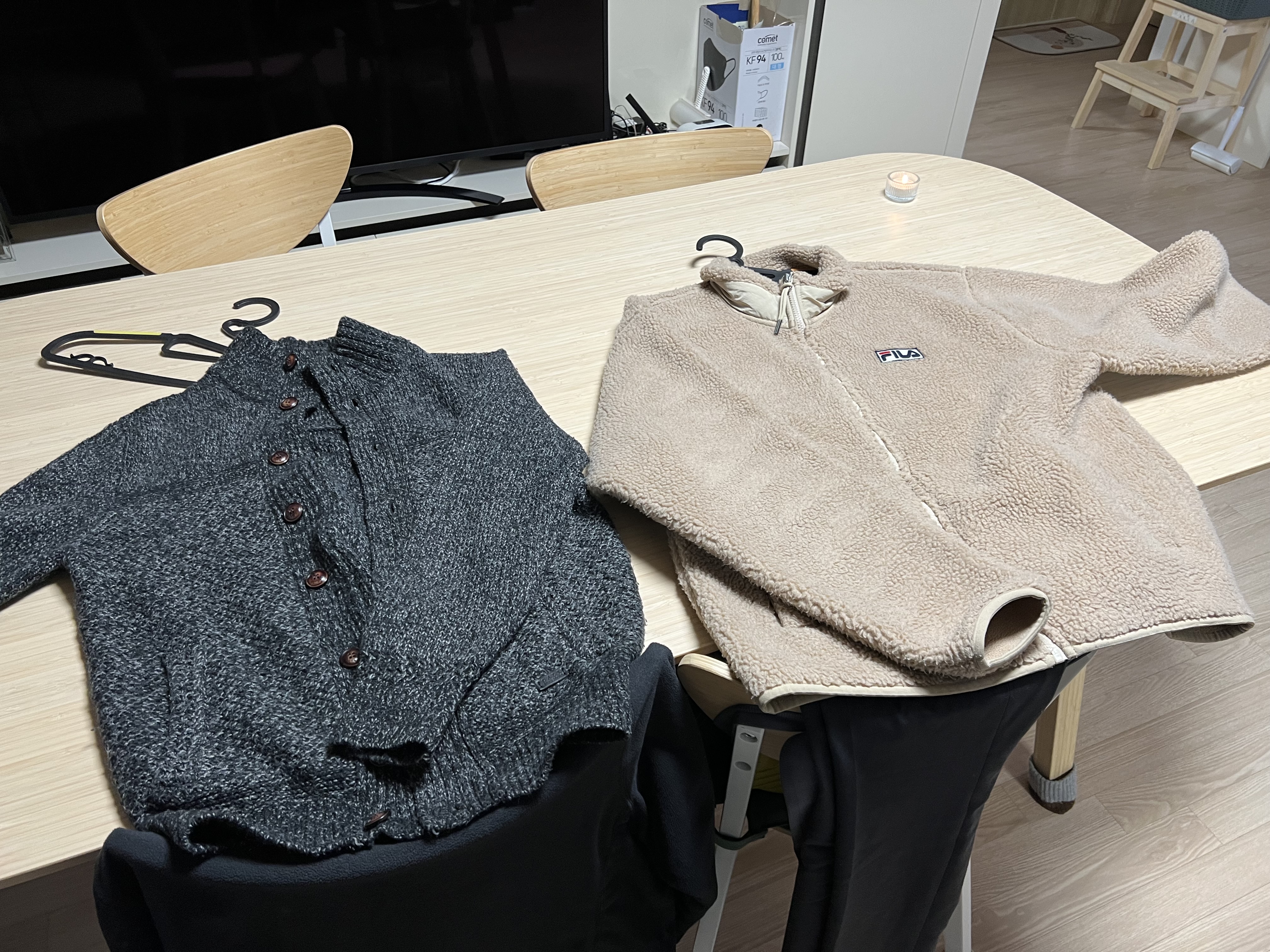 몇 년간 잘 입고 있는 가디건과 후리스