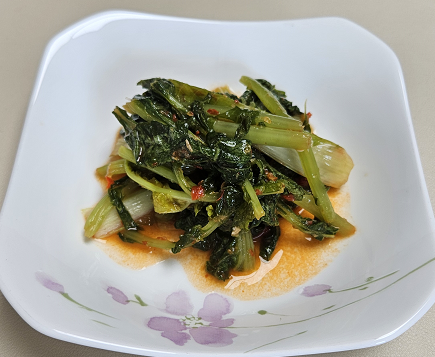 열무와 얼갈이를 넣어 만든 열무김치. 여름김치로 시원하고 아삭한 맛이 일품.