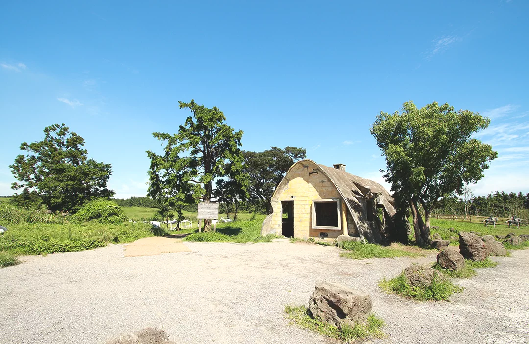 제주 성이시돌목장의 상징, 독특한 Ctesiphon(테쉬폰) 건축 전경 사진.