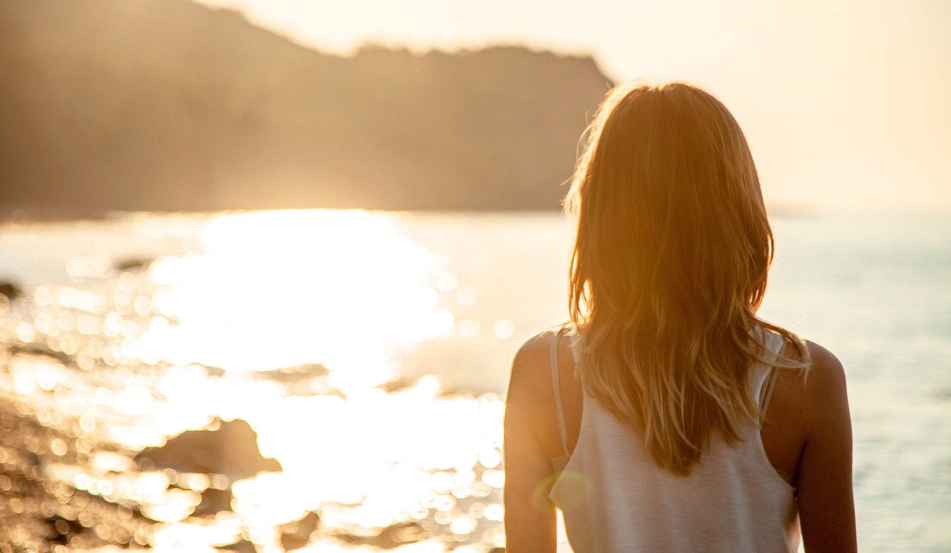 바다를 바라보는 여자