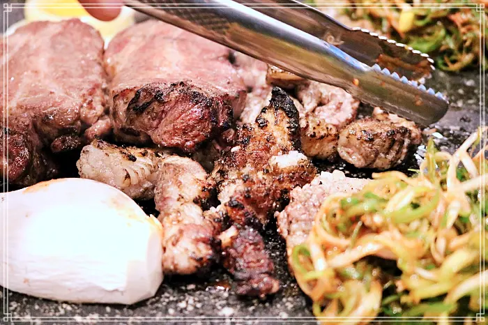 생방송 투데이 마곡&#44; 발산 매일 만육천번 수제 칼집! 볏짚 꽃삼겹 구이 맛집