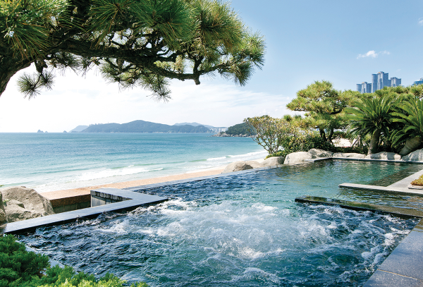 바다를 품은 시그니처 공간: 오션스파 '씨메르 (Cimer)'