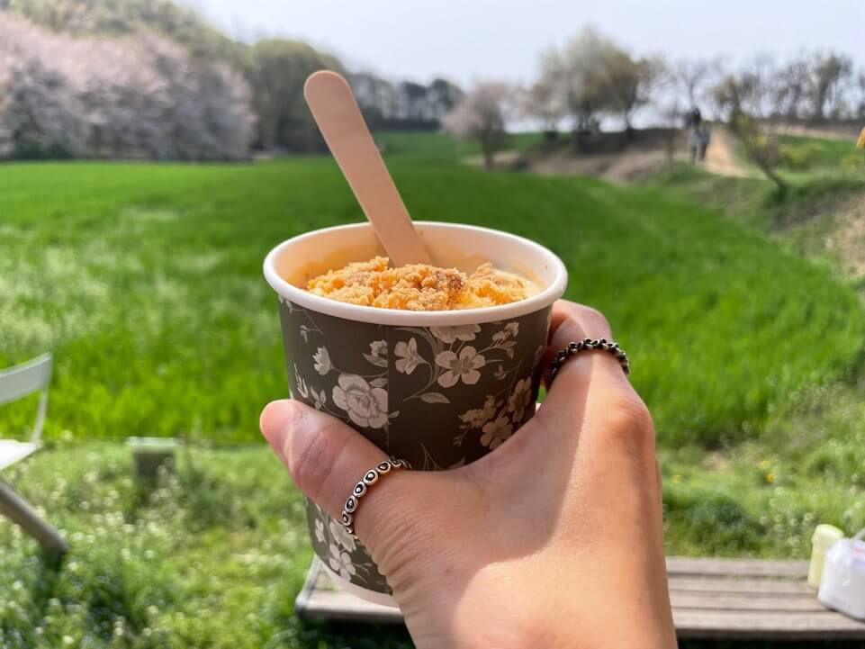 카페-피어라-시그니처-그랜마-크럼블-크림라떼