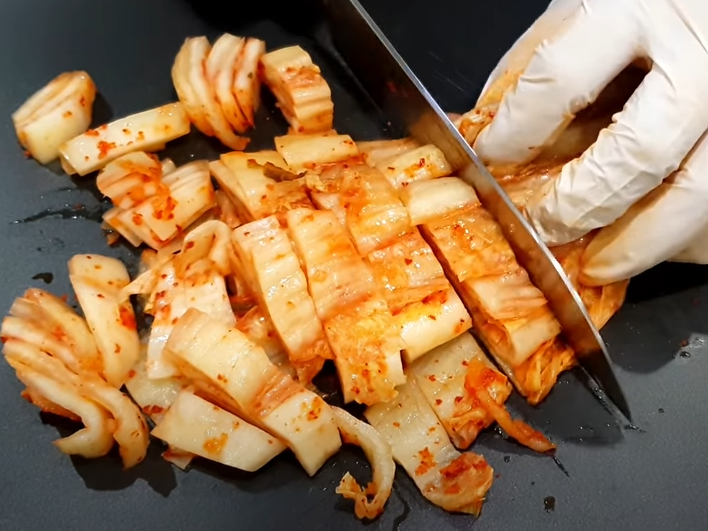 김치전-만들때-김치자르기