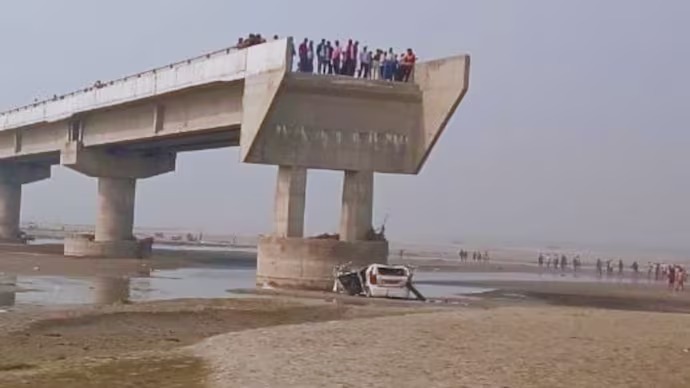 이런! 위험한 구글&nbsp;지도 길 따라 가다 끊긴 다리에서 추락 3명 사망 Three Men Die When Google Maps Tells Them to Drive Off Unfinished Bridge