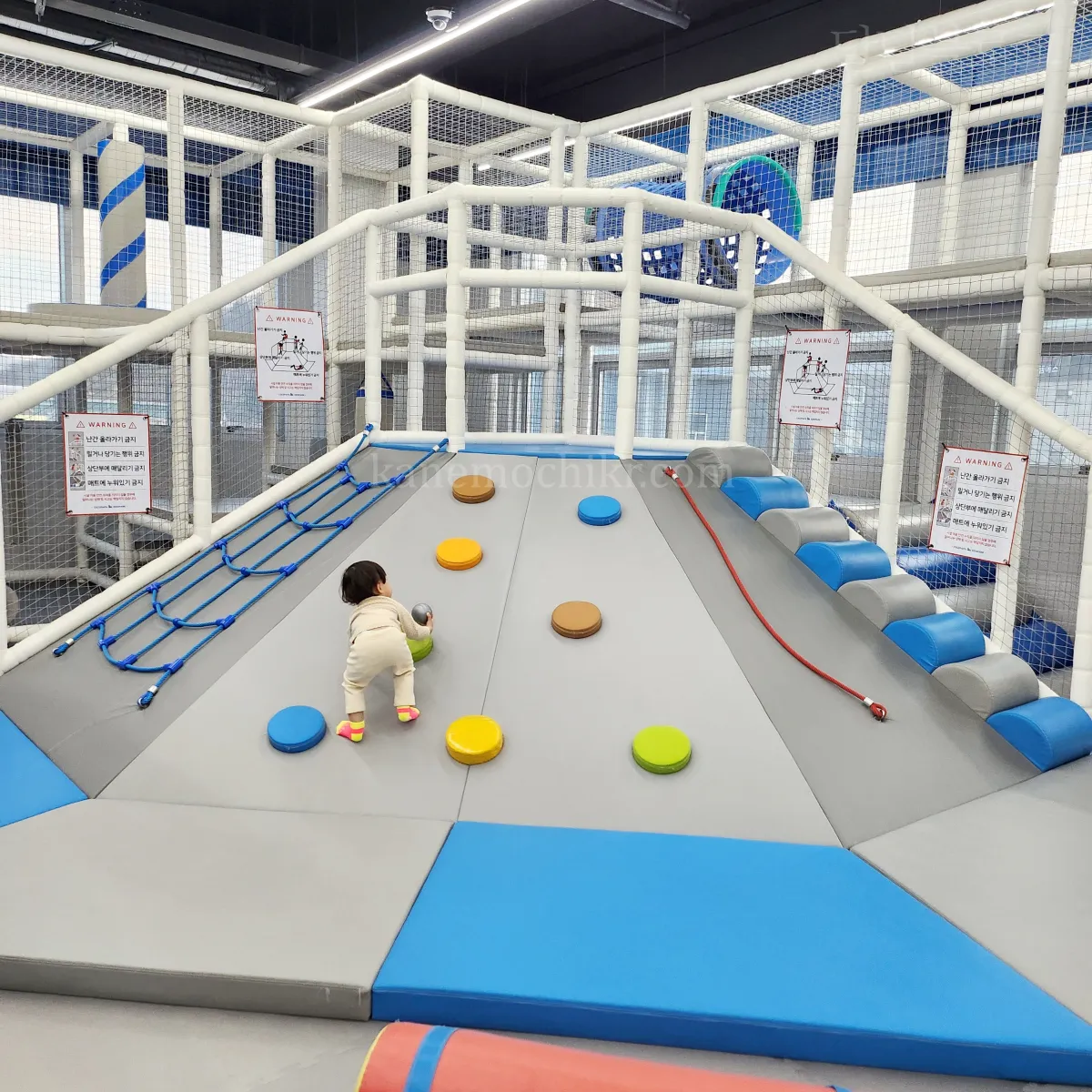 코코파파-키즈카페-클라이밍존