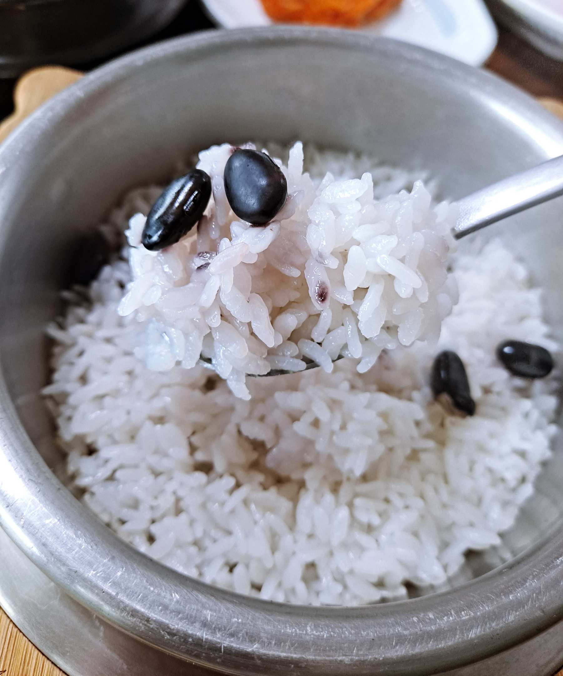 청설 밥을 뜨다