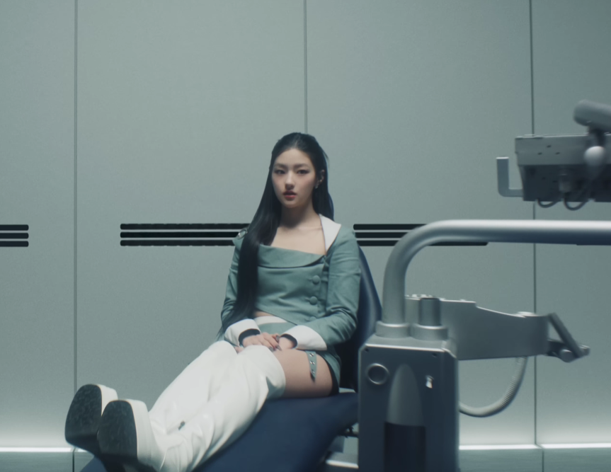 KISS OF LIFE Lips Hips Kiss