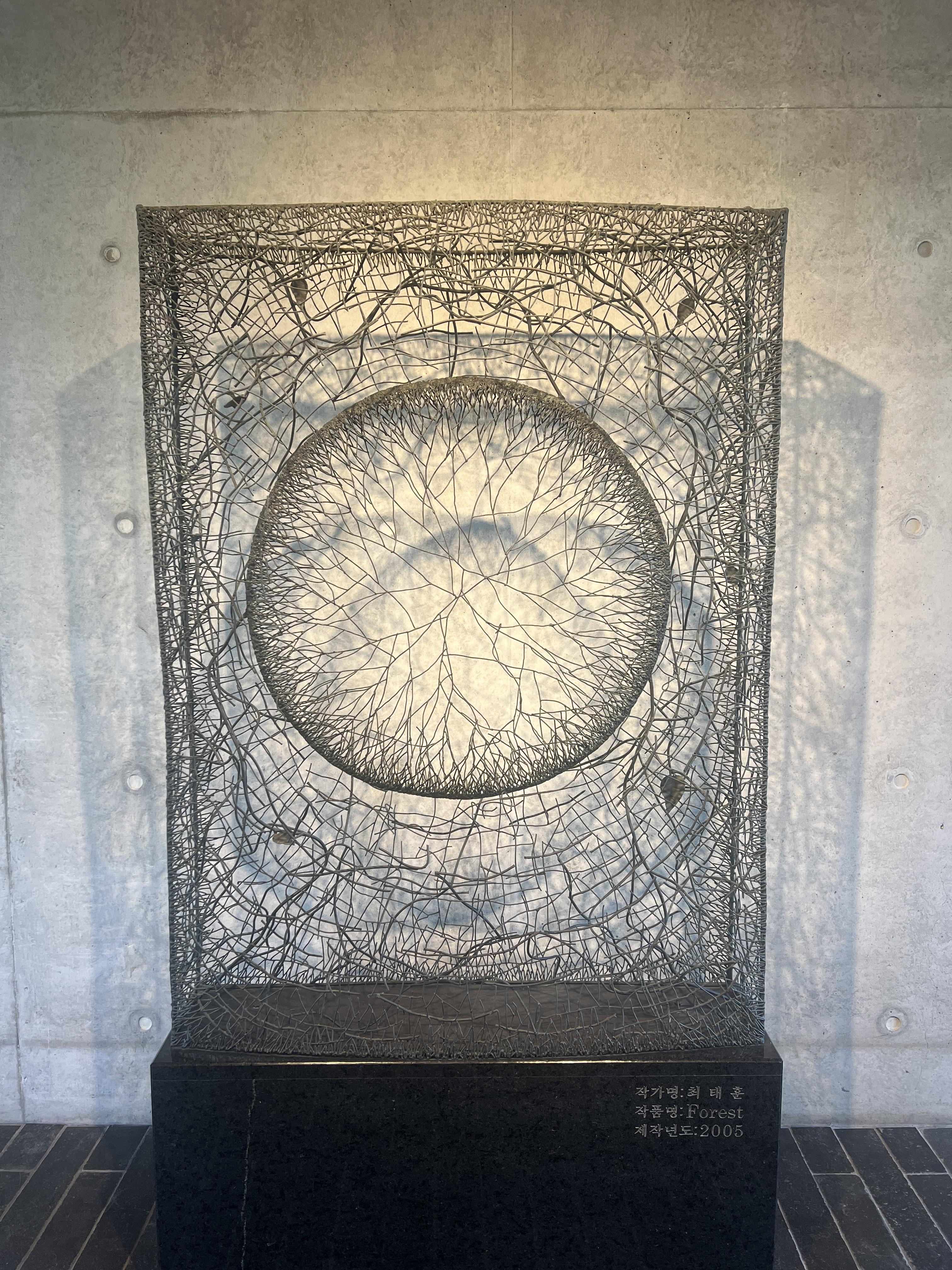 로비의 예술작품