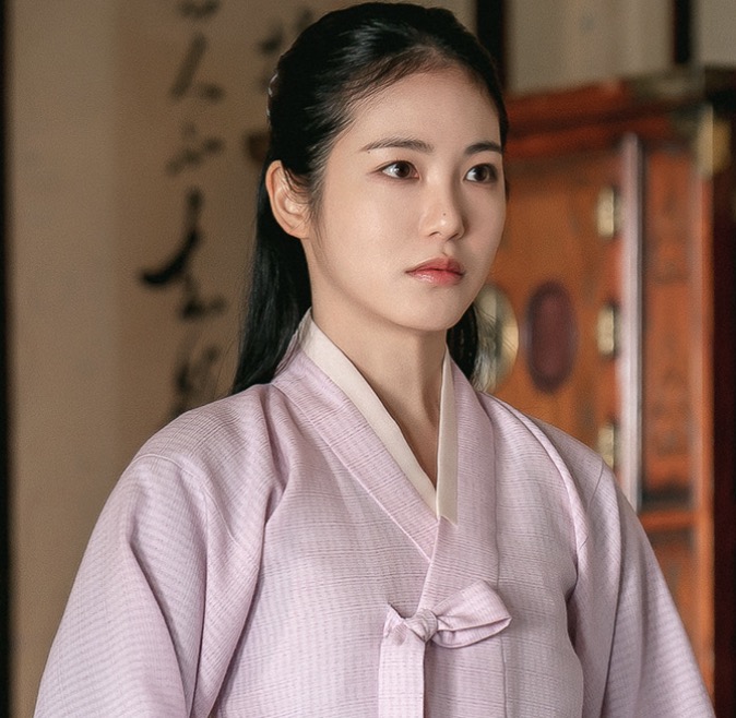 허영서역의 신예은