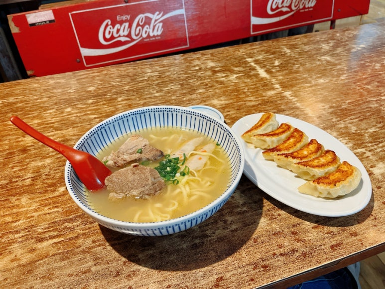 찬야 라멘의 하얀 라멘과 교자