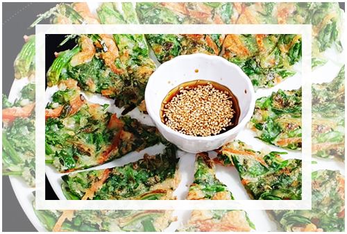 백종원이 개인 유튜브와 집밥백선생을 통해서 공개한적 있는 건새우 부추전의 레시피를 안내하는 이미지