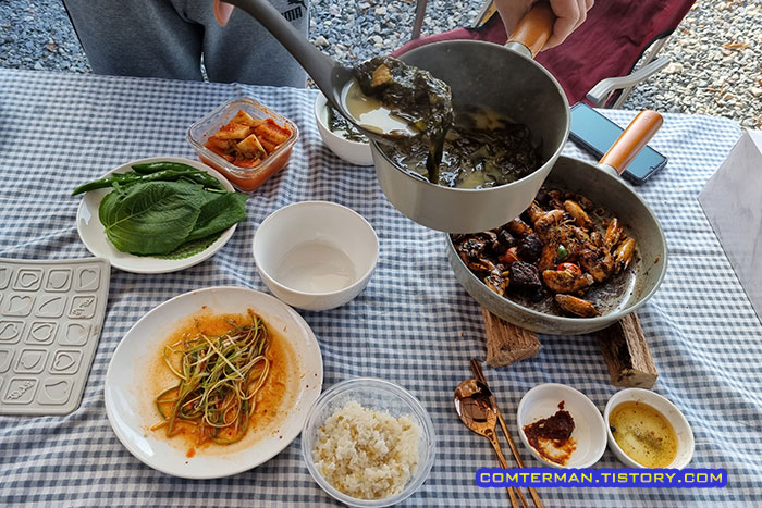 캠핑장 아침 식사