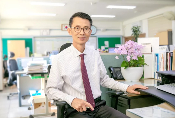 스승의 날을 앞두고 학생을 자식처럼 아꼈던 50대 교사가 뇌사 장기기증으로 4명에게 생명을 나누고 세상을 떠났다. 사진은 장기기증자 이영주 씨. [사진=한국장기조직기증원 제공]