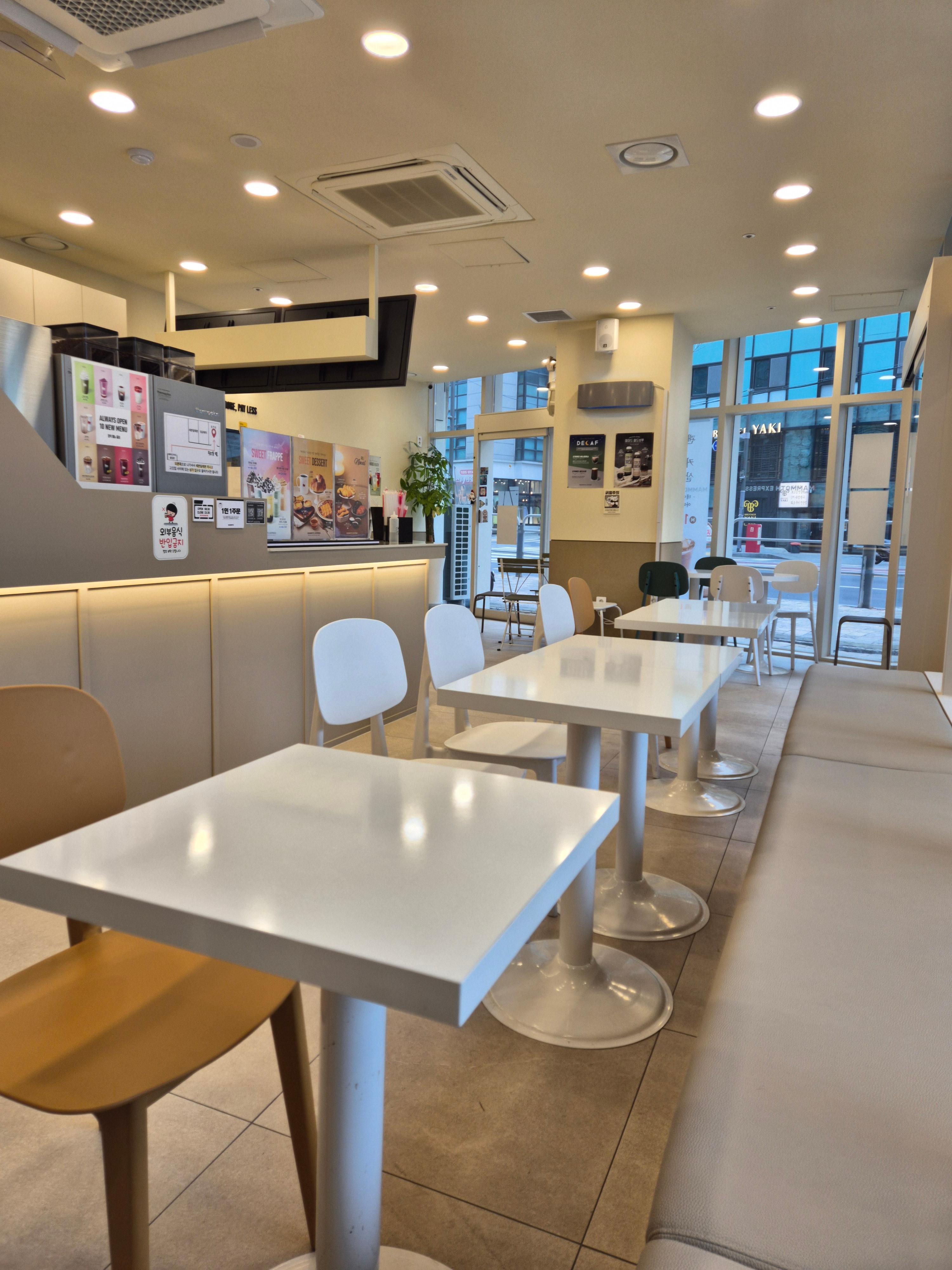 매머드 익스프레스 매장 내부