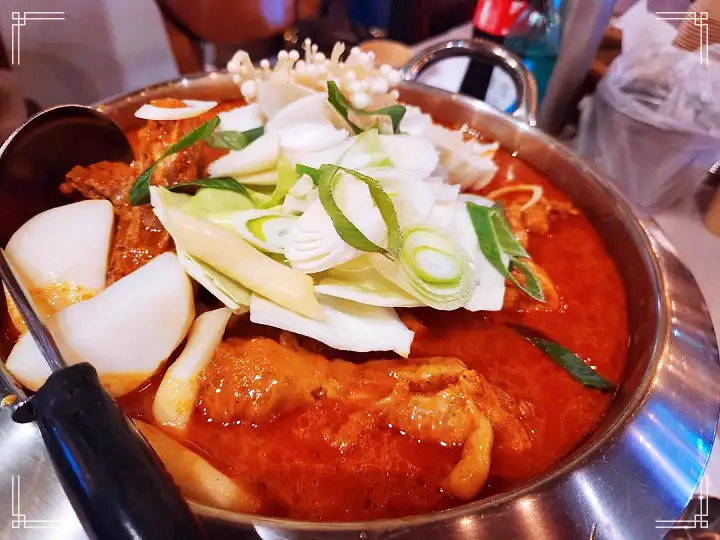 토요일은 밥이좋아 군포 산본 닭볶음탕 맛집 투움바 로제 차돌 닭도리탕 곱도리탕 닭떡볶이 게살볶음밥 현지인 추천 토밥 좋아 방송정보