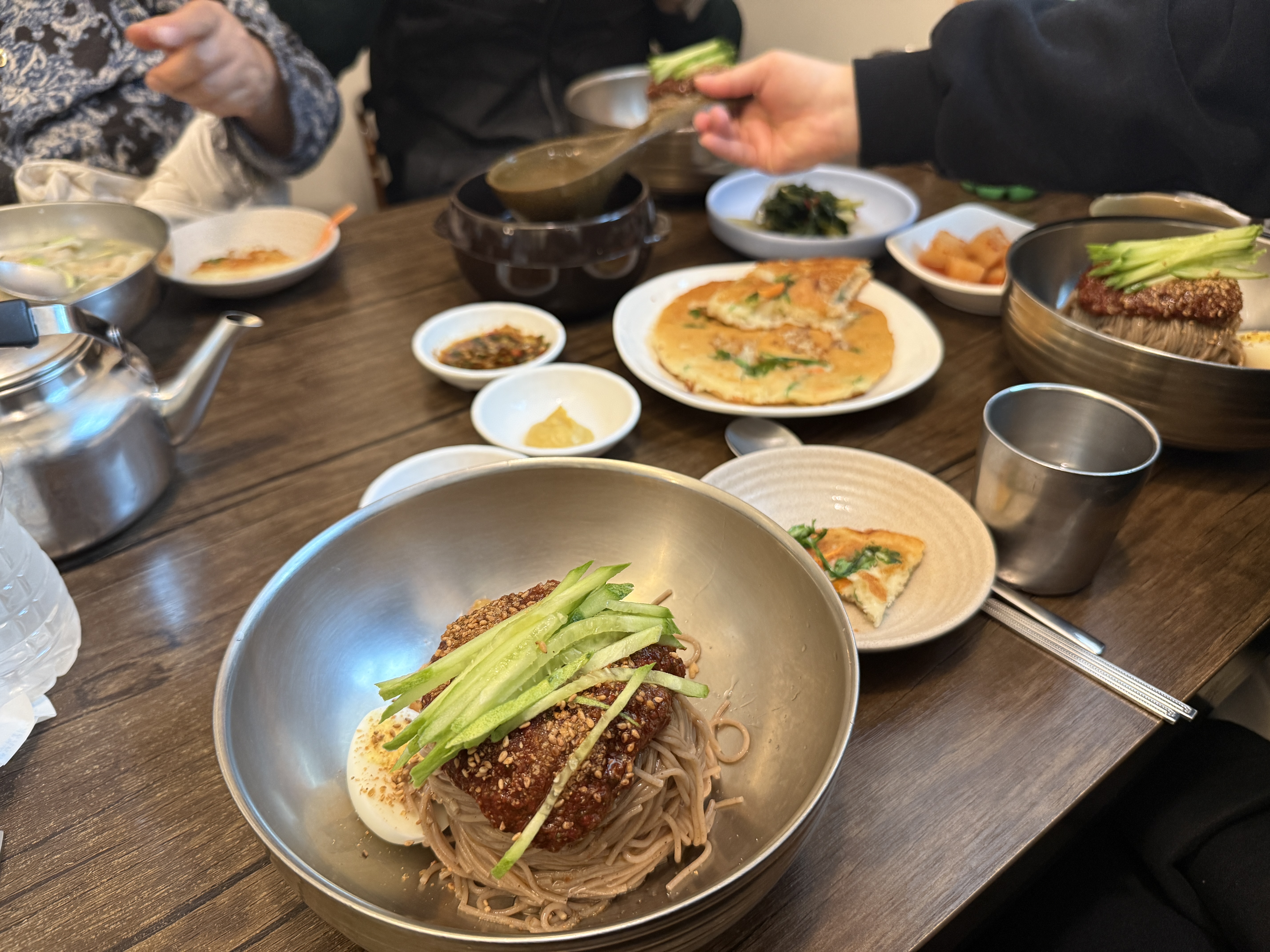 춘천 시골막국수 막국수, 만두국, 빈대떡, 막걸리 한상 사진