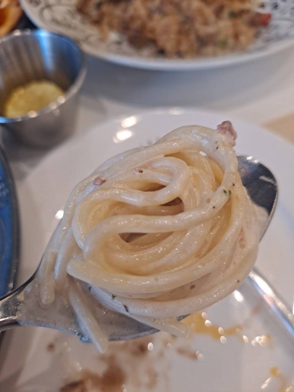 롤링파스타 까르보나라 한입