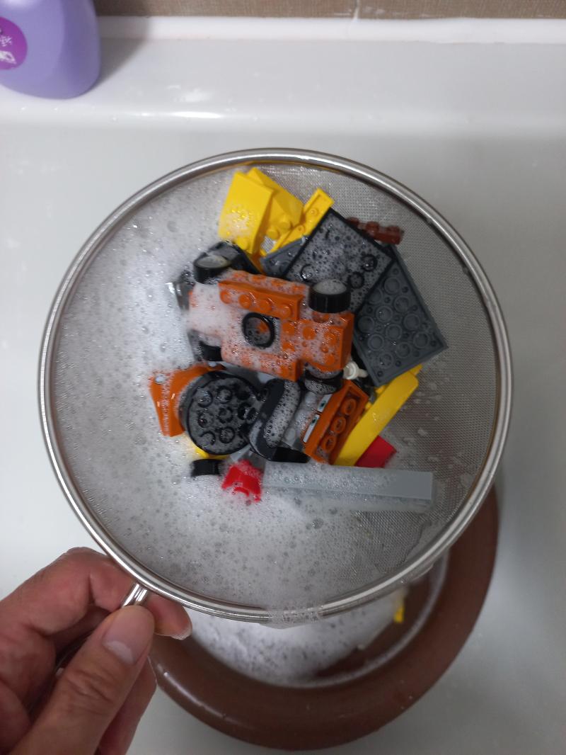 레고 브릭 채반으로 건지기