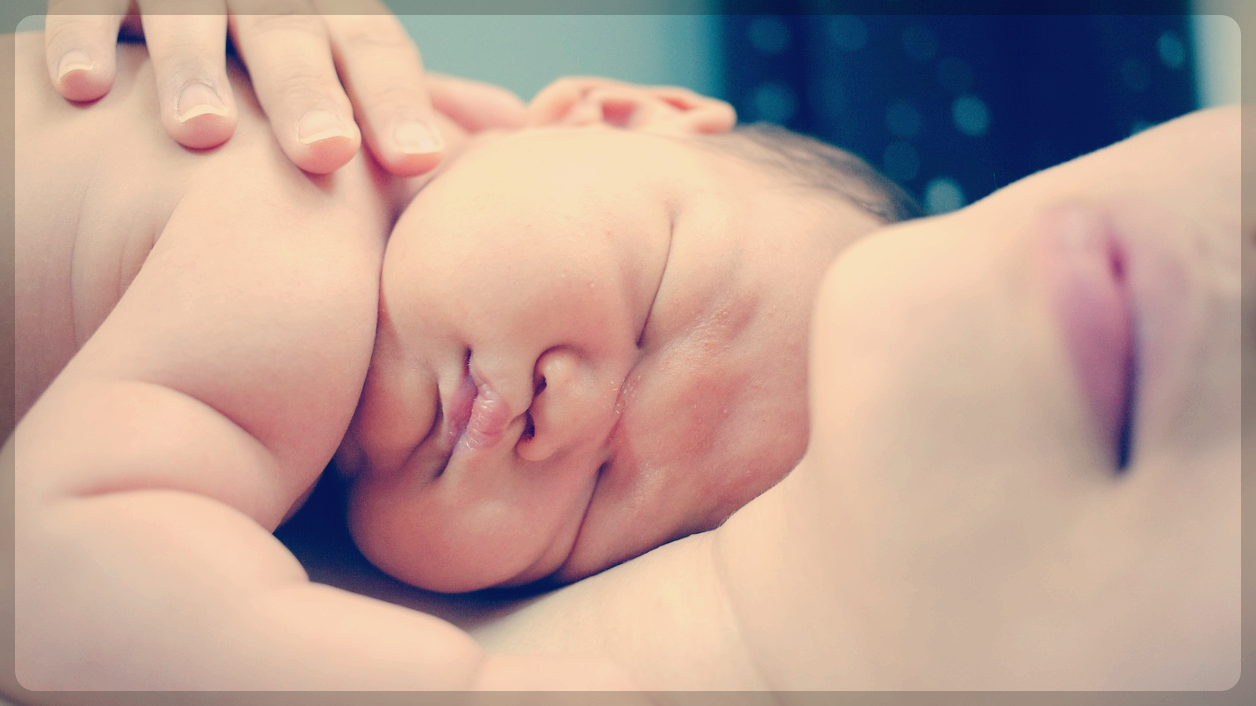 엄마와 아기 잠자는 모습