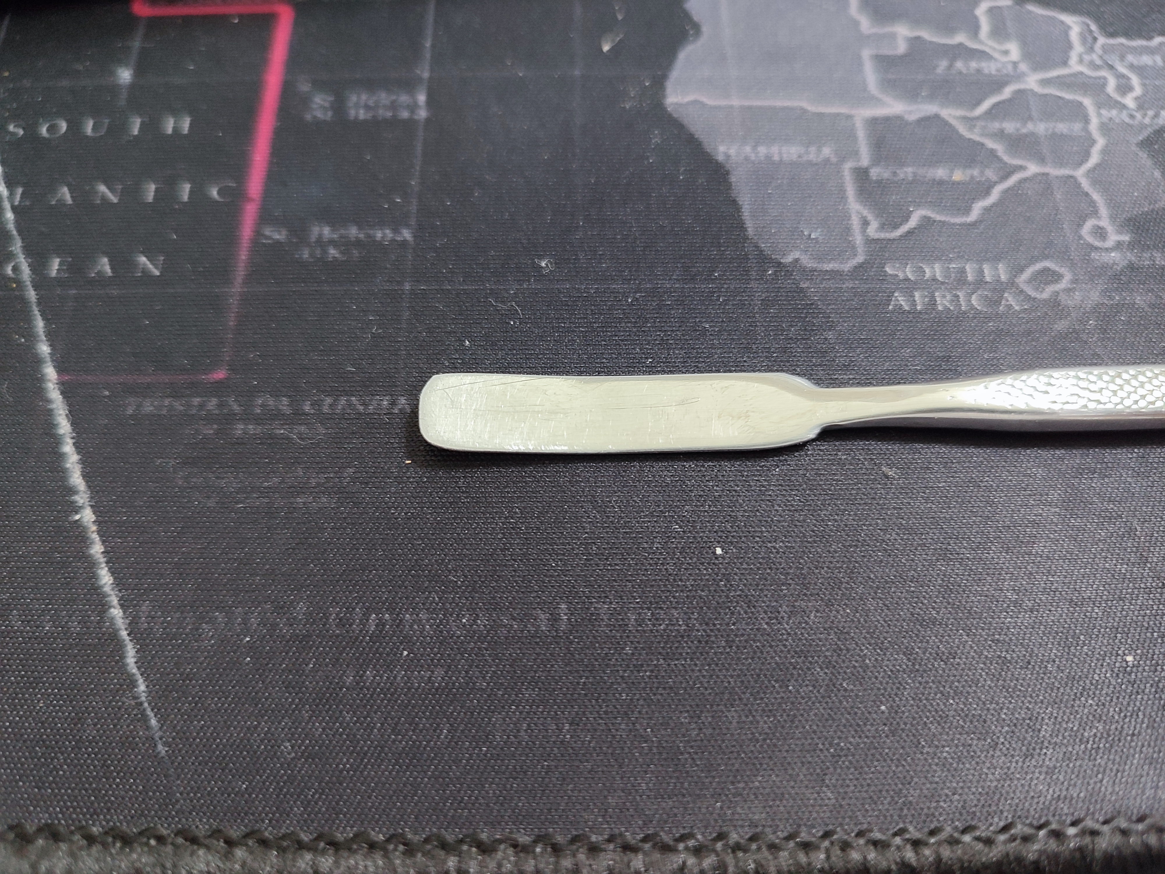 누워있는 냉각핀을 세우는 도구