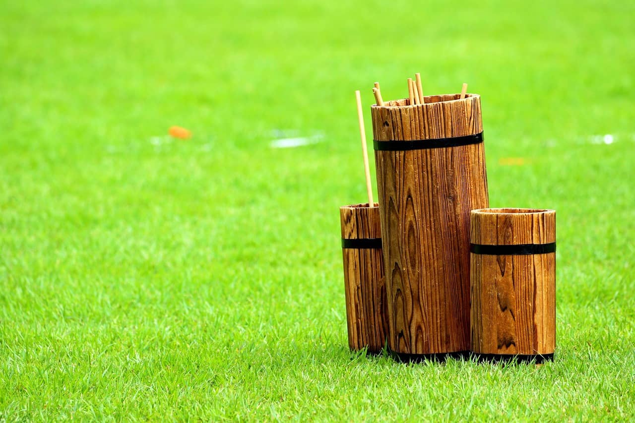 마당에서 우주를 경험하다: 한국 전통 놀이에 숨겨진 우주적 상상력과 공동체 정신