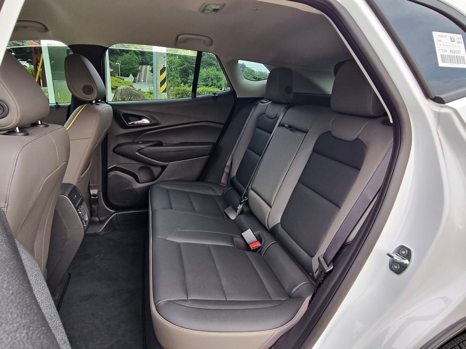 트랙스 크로스오버의 2열은 이렇습니다.