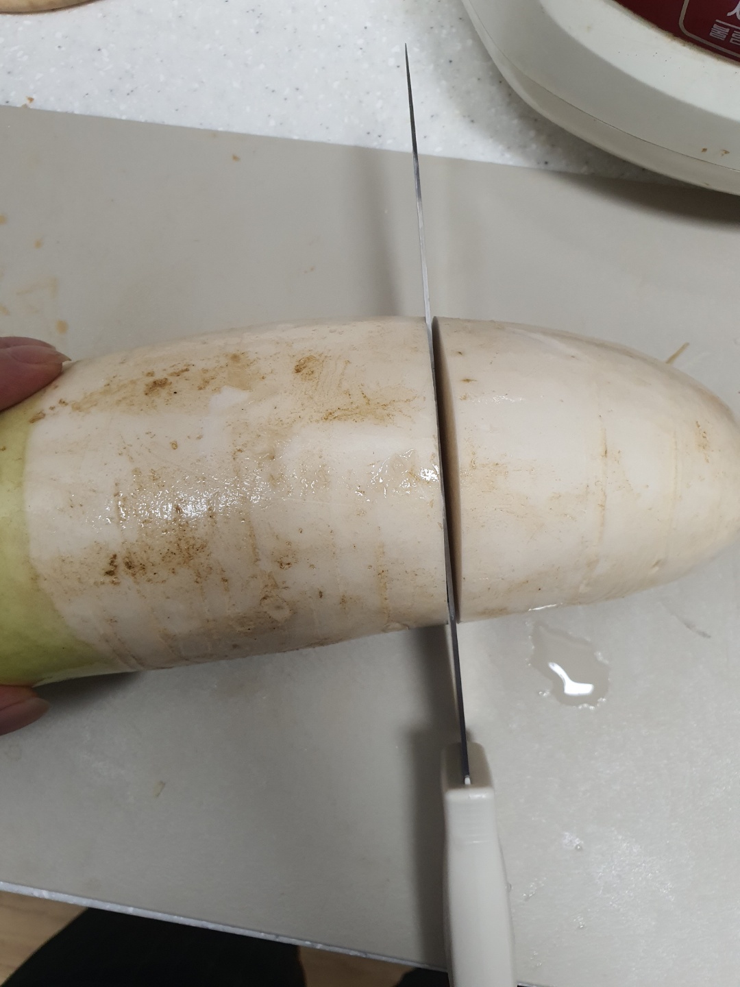 무를 통으로 썰기