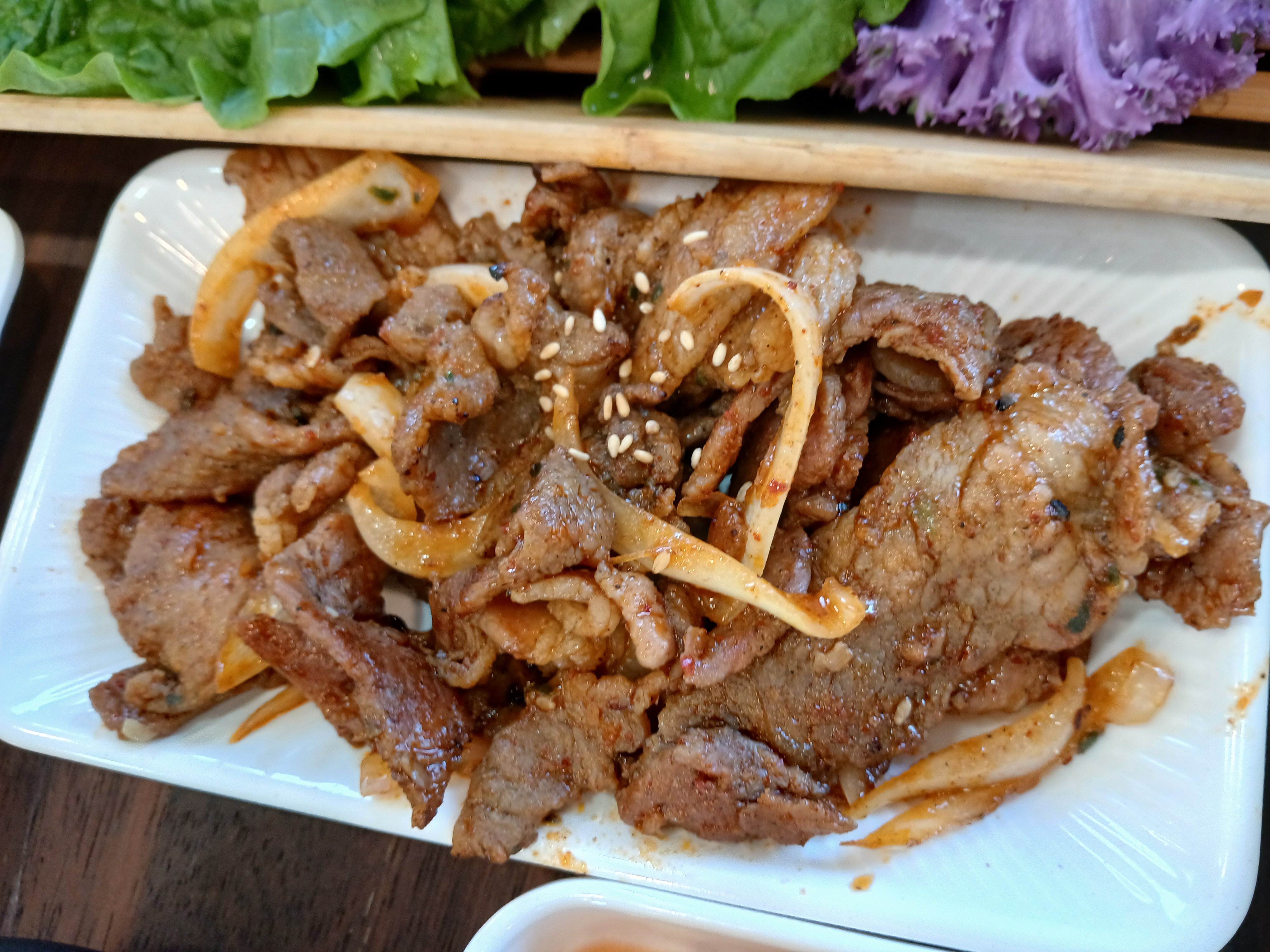 불향 은은하게 올라오면서 자극적이지 않은 맛, 계속 손 가는 제육