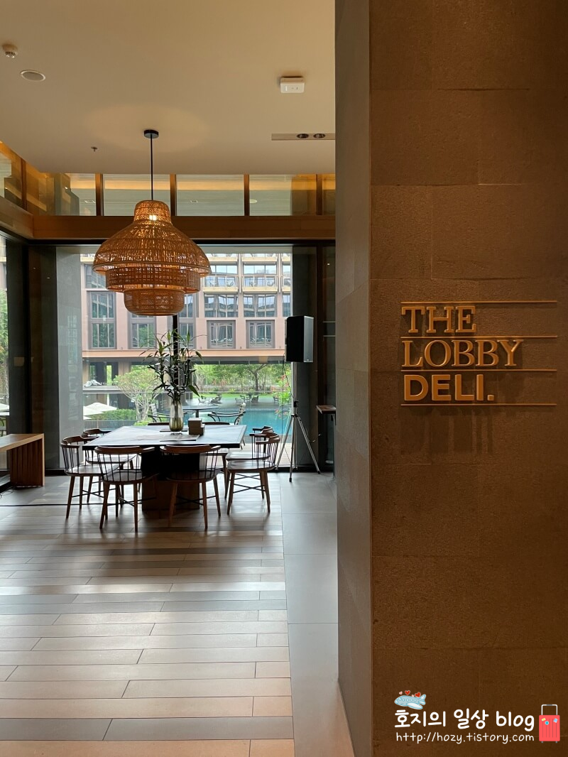 방콕 코트야드 메리어트 에어포트 로비 델리바