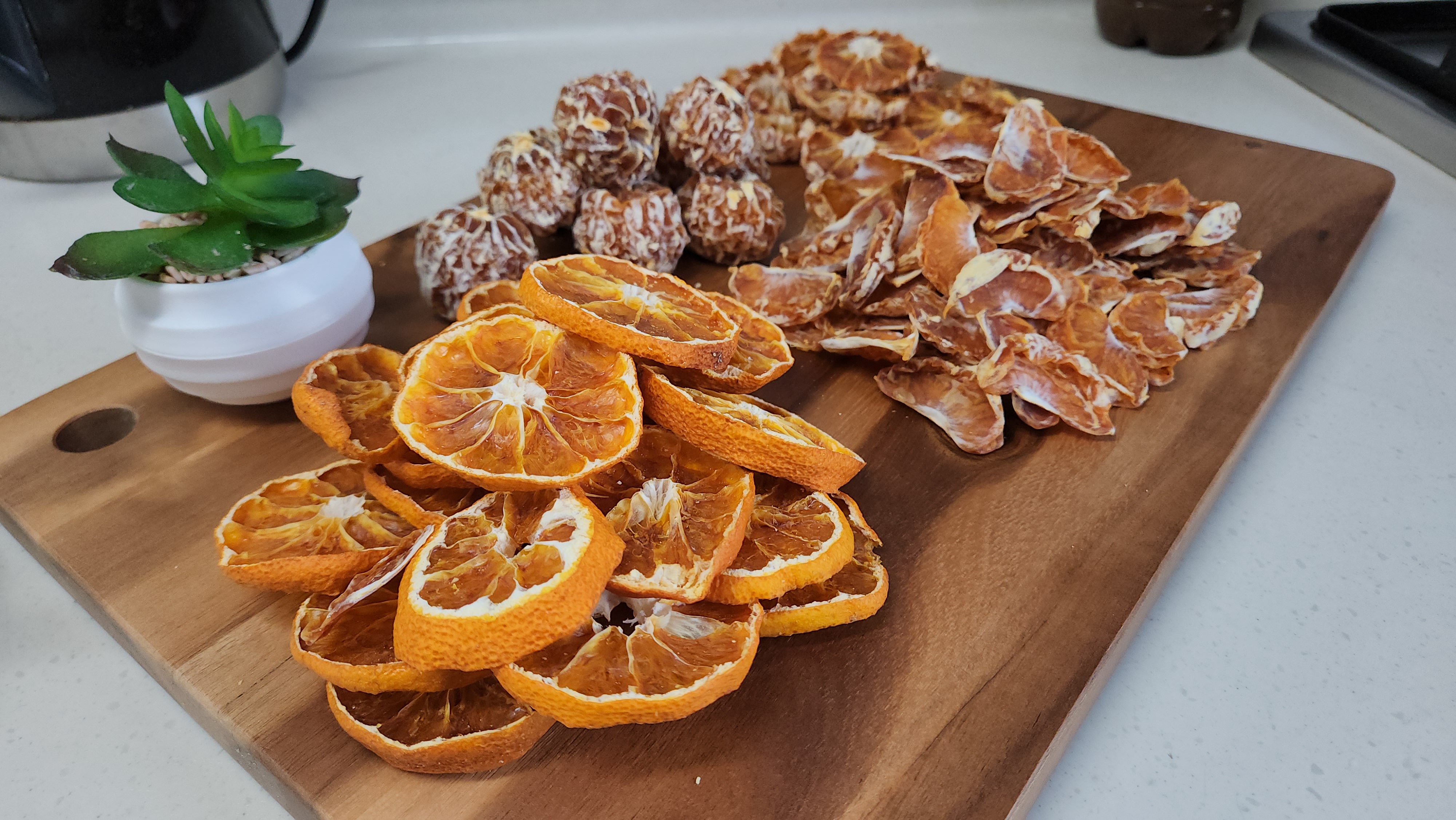 #귤말랭이 
#말린귤 
#귤칩 
#반건조귤 
#귤껍질활용 
#비타민C 
#겨울간식 
#건강간식 
#무설탕간식 
#제철과일 
#노지귤 
#귤레시피 
#귤피차 
#식이섬유 
#감기예방 
#홈메이드간식 
#자연요리 
#하하공주한끼 
#귤효능 
#귤디톡스