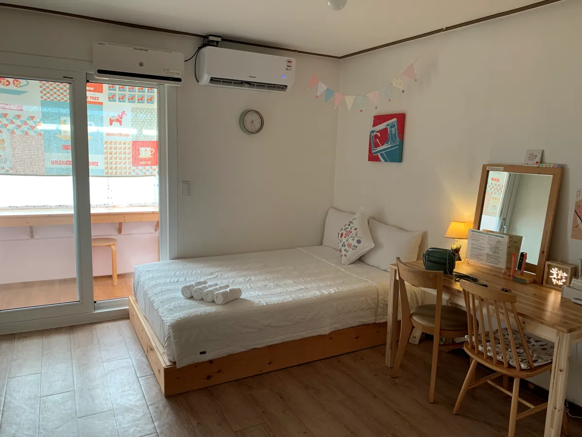 정글게스트하우스-객실-내부-침실