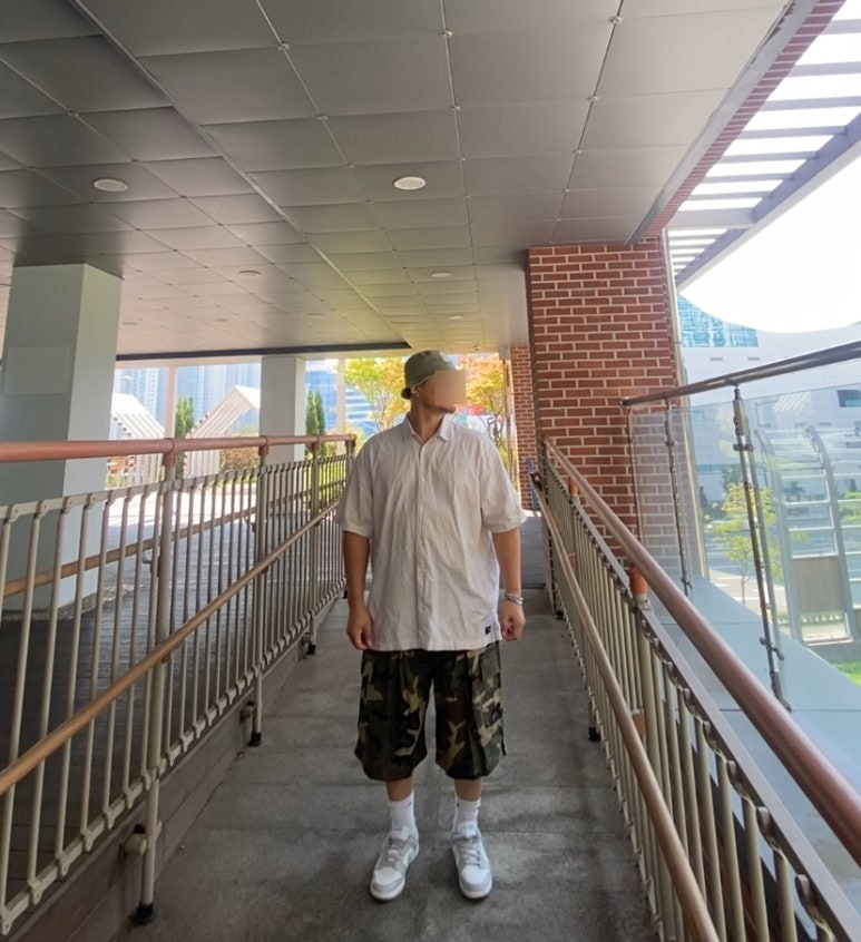 데일리룩('26. 8. 27.)로얄라이프 데님 버킷햇 벙거지, 반스 체커보드 반소매셔츠, 카고브로스 카모플라쥬 카모벌룬 버뮤다팬츠, 나이키 삭스, 나이키 덩크로우 레트로 그레이포그