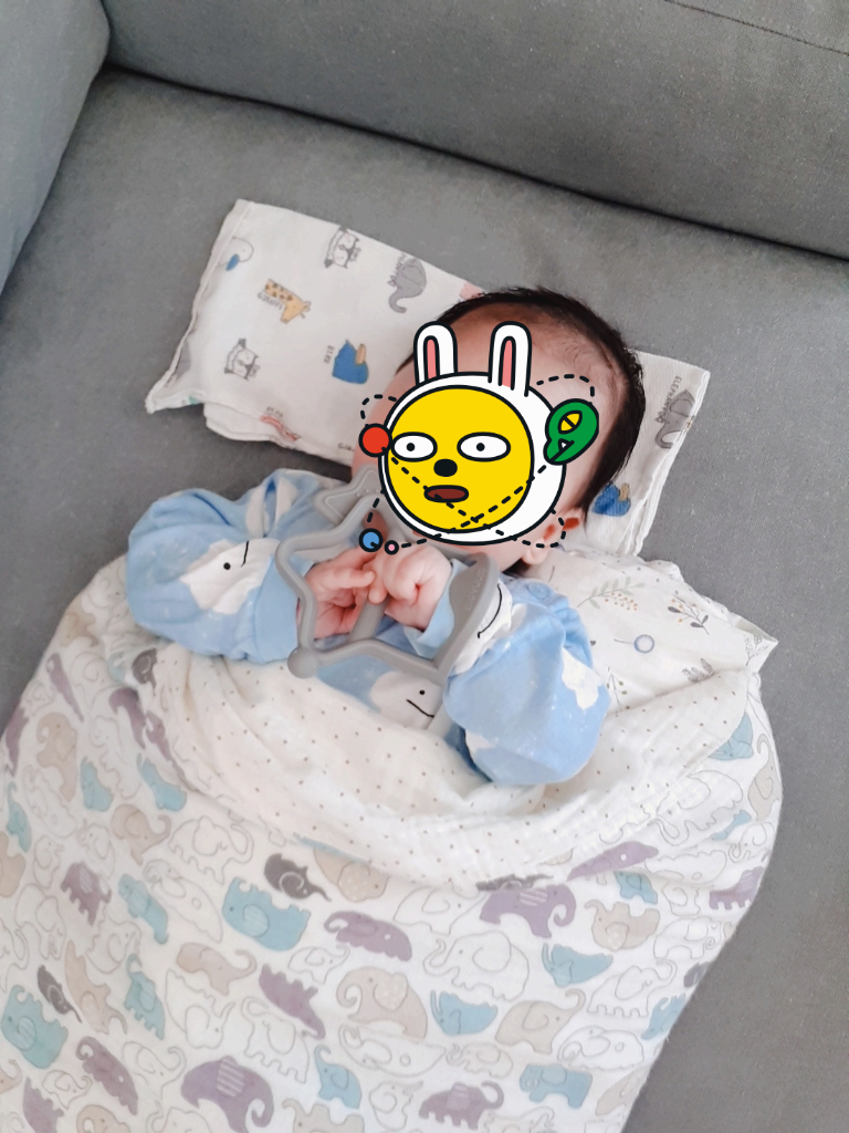 신생아 모로반사 언제까지 있는지, 모로반사 방지 이불 스트랩 효과있는지 궁금하시죠!? 실사용 후기 알려드려요^^