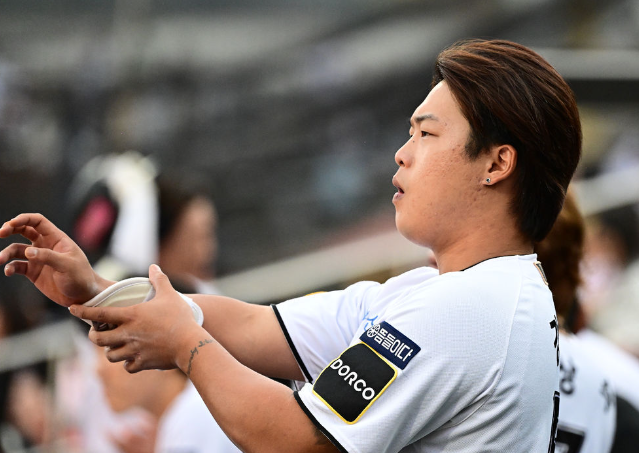 2024 와일드카드전 두산 KT 기대되는 외국인선수 ❘ 예매