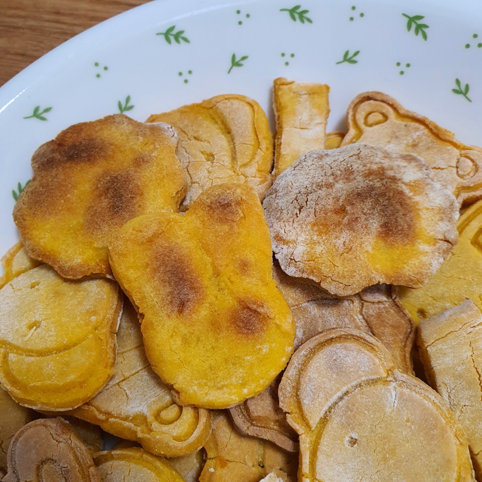 단호박 쿠키 뒷면