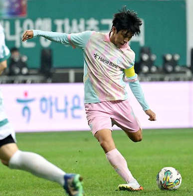 팀 임영웅 대 팀 기성용 자선축구 대회