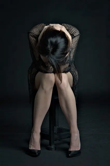 힘들어하는-여자