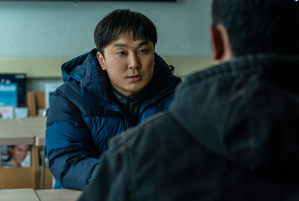 영화 브로큰 민태에게 차문영에 대해 묻는 손형사