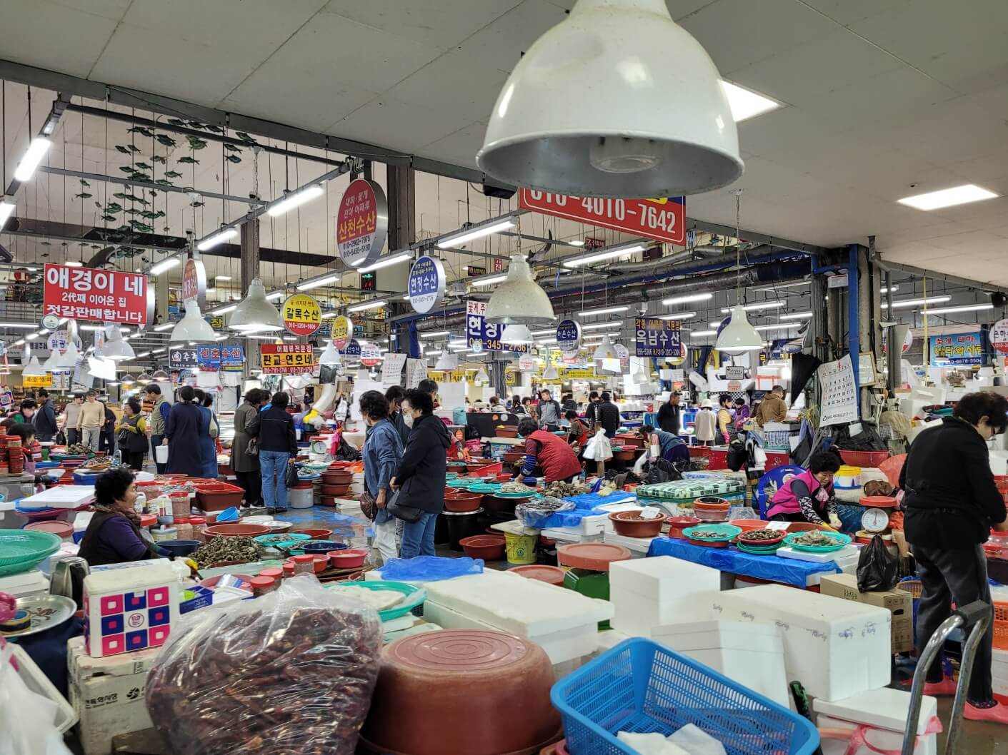 수산물 시장 내부