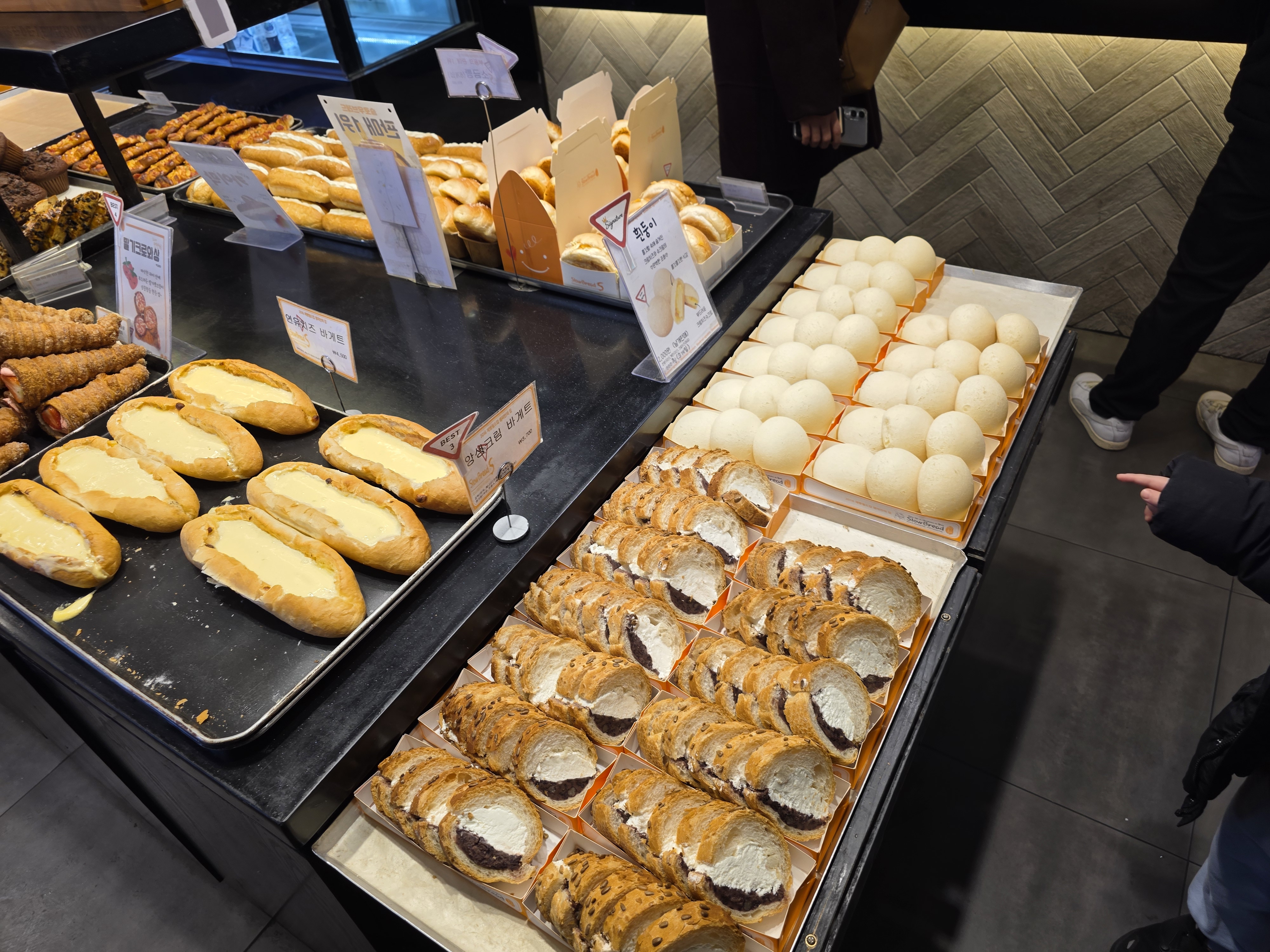 슬로우브레드 전민동 제빵 월드컵 우승 대표빵 소금빵 흰둥이 가격 주차 11