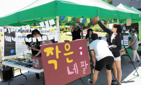 국호단체가 미얀마 지진 피해 지역에서 활동하는 모습