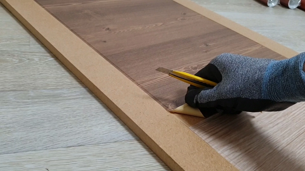 시트지 떼는 모습