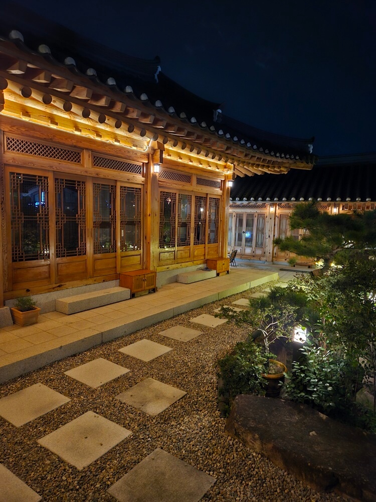 위연재 야경 모습